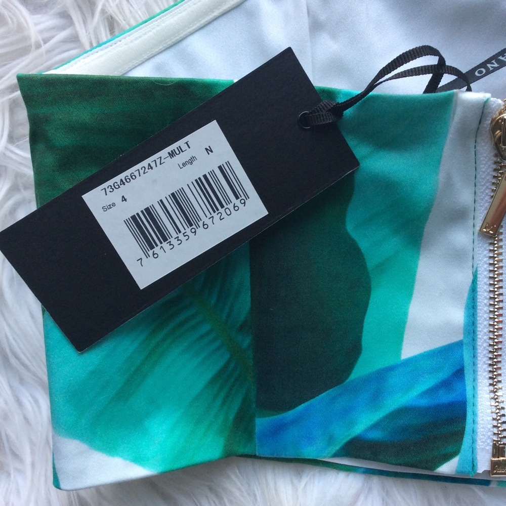 NWT Marciano Tahitian Palm Crop Top - Picture 11 of 11